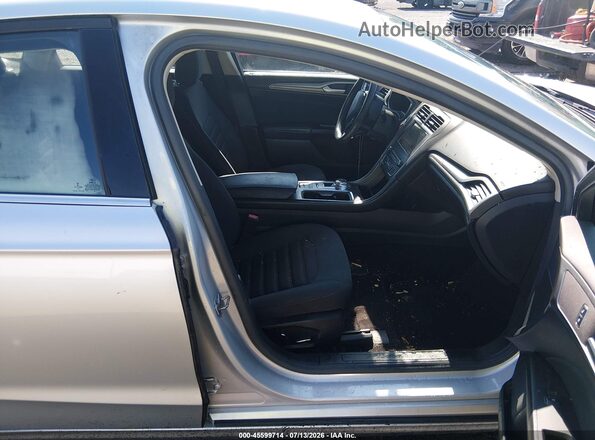 3FA6P0HD7HR264346 2017 FORD FUSION Silver Вид салону спереду