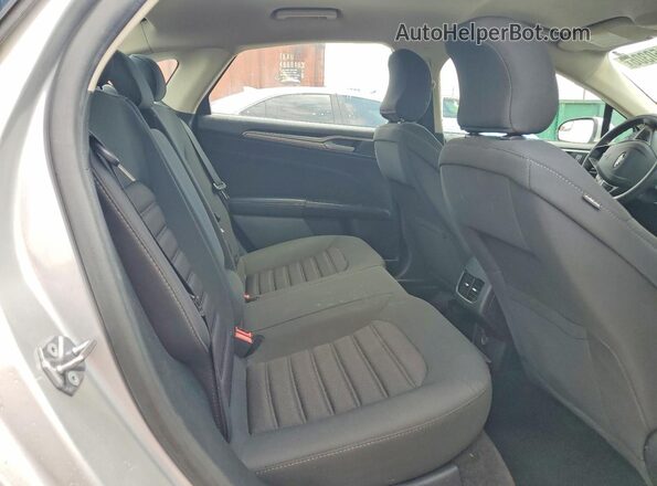 3FA6P0HD7JR144052 2018 FORD FUSION Silver უკანა სავარძლების ხედი