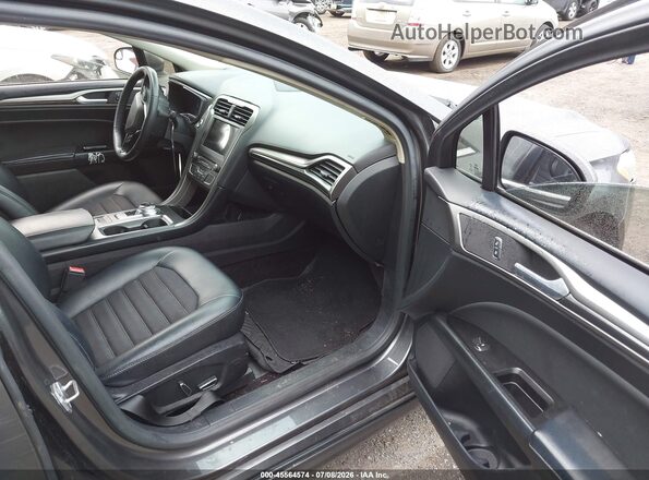 3FA6P0HD8HR250472 2017 FORD FUSION Серый Вид салона спереди