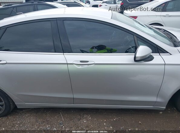 3FA6P0HD8HR353908 2017 FORD FUSION Серебряный Вид задней части салона