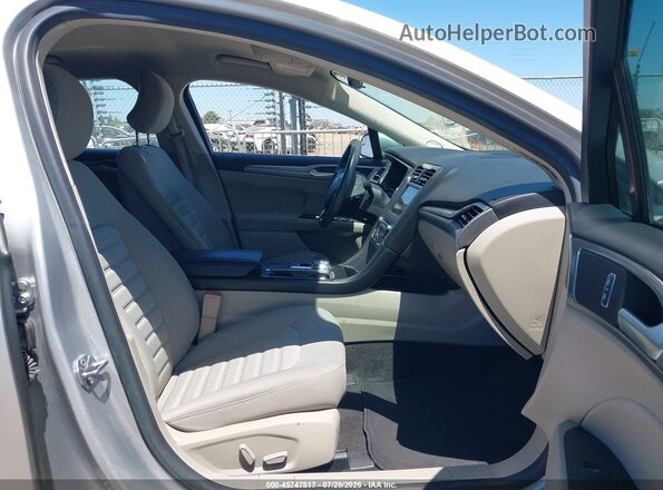 3FA6P0HD9JR241267 2018 FORD FUSION Silver Widok wnętrza z przodu