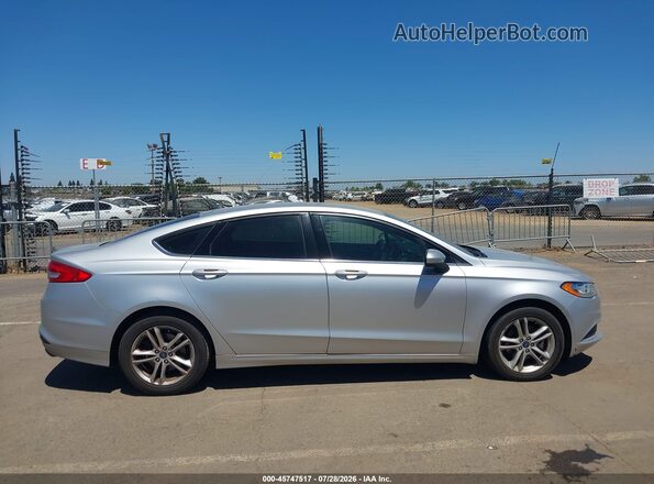 3FA6P0HD9JR241267 2018 FORD FUSION Silver Widok wnętrza z tyłu