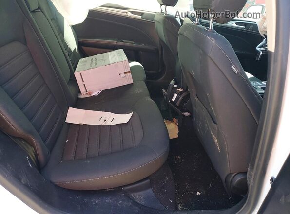 3FA6P0HD9LR120032 2020 FORD FUSION White Vista de los asientos traseros