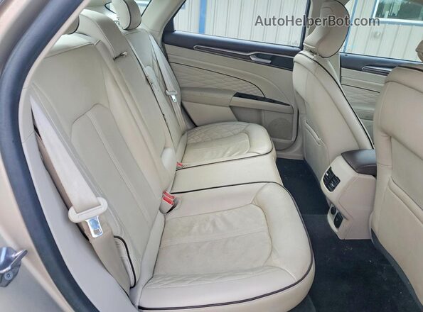 3FA6P0K91JR106904 2018 FORD FUSION Tan Widok tylnych siedzeń