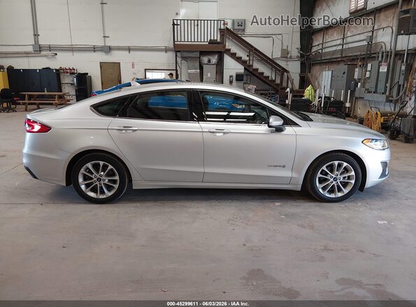 3FA6P0LU1KR149532 2019 FORD FUSION HYBRID Silver სალონის 360-გრადუსიანი ხედი