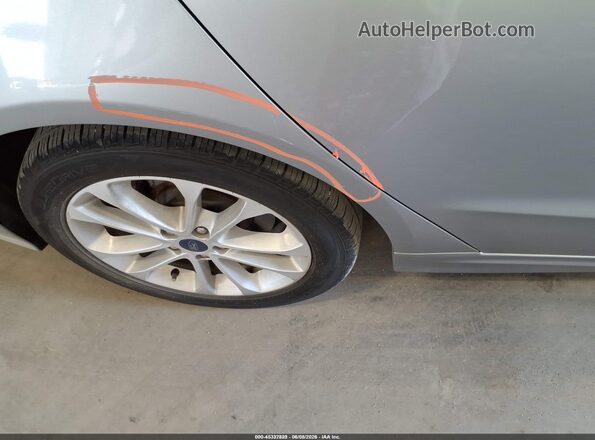 3FA6P0LU6LR245125 2020 FORD FUSION Silver Widok z przodu