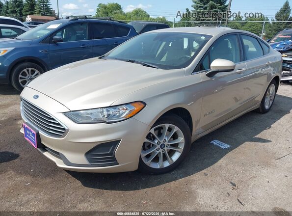 3FA6P0LU9KR129576 2019 FORD FUSION HYBRID Champagne Vista tres cuartos delantera izquierda