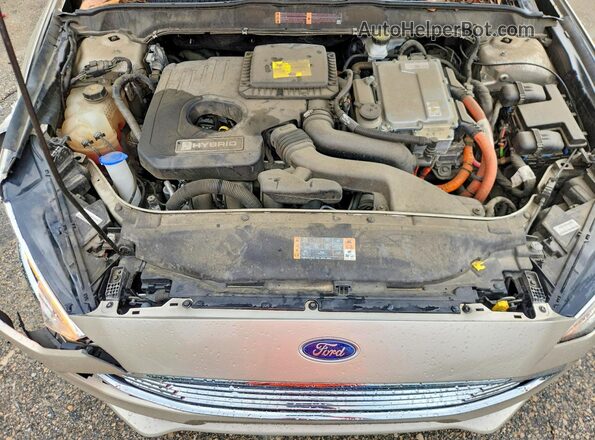 3FA6P0LUXJR259042 2018 FORD FUSION Бежевый Вид задней части салона