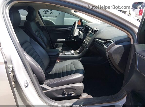 3FA6P0T91HR101212 2017 FORD FUSION Silver Widok wnętrza z przodu