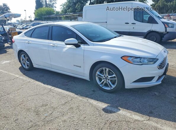 3FA6P0UU3JR224972 2018 FORD FUSION White Front right