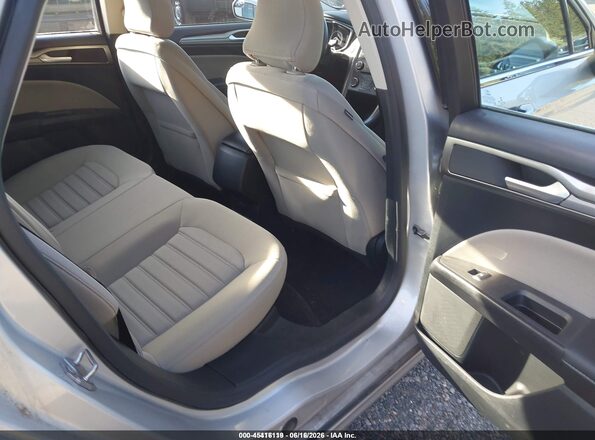 3FA6P0UU4JR243580 2018 FORD FUSION HYBRID Silver VIN կոդի պիտակի տեսք