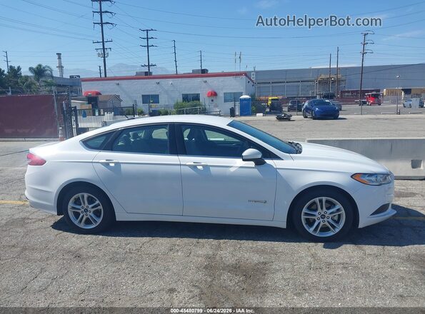 3FA6P0UU4JR271539 2018 FORD FUSION HYBRID White Вид задньої частини салону