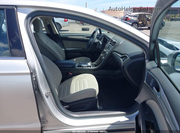 3FA6P0UU5JR243667 2018 FORD FUSION HYBRID Silver Vista interior delantera