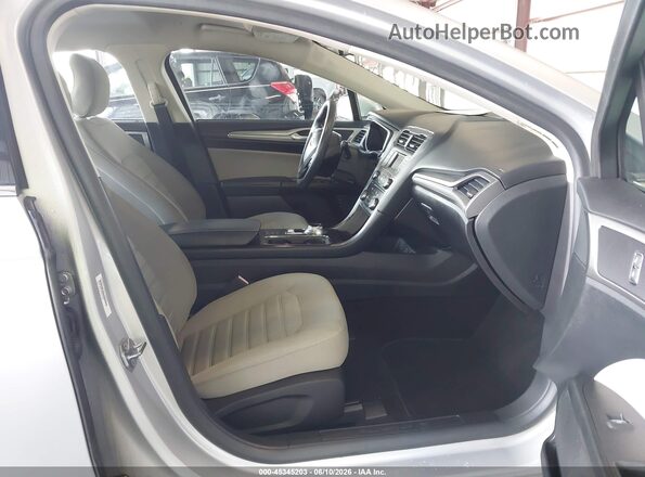 3FA6P0UU5JR271386 2018 FORD FUSION HYBRID Серебряный Вид салона спереди