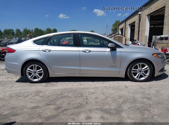 3FA6P0UU7JR254461 2018 FORD FUSION HYBRID Silver Вид задньої частини салону