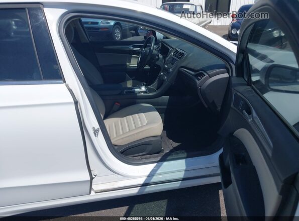 3FA6P0UU8JR235773 2018 FORD FUSION HYBRID White Vista interior delantera