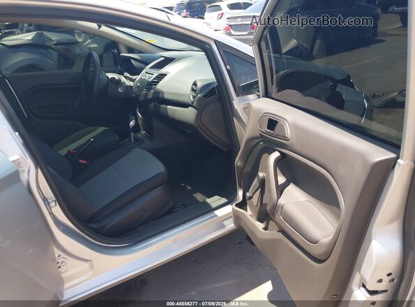 3FADP4AJ0HM147641 2017 FORD FIESTA Silver Вид салону спереду