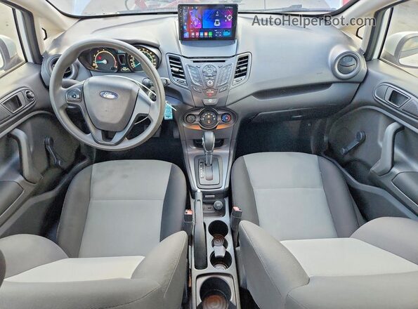 3FADP4AJ0HM152810 2017 FORD FIESTA Белый Вид панели приборов