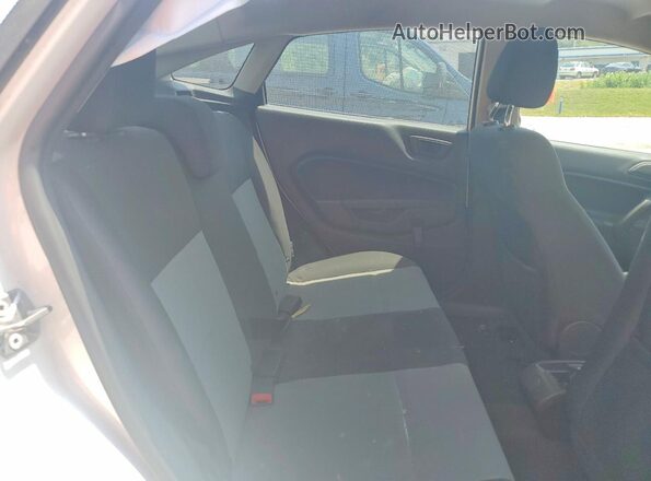 3FADP4AJ2HM104015 2017 FORD FIESTA White Vista de los asientos traseros
