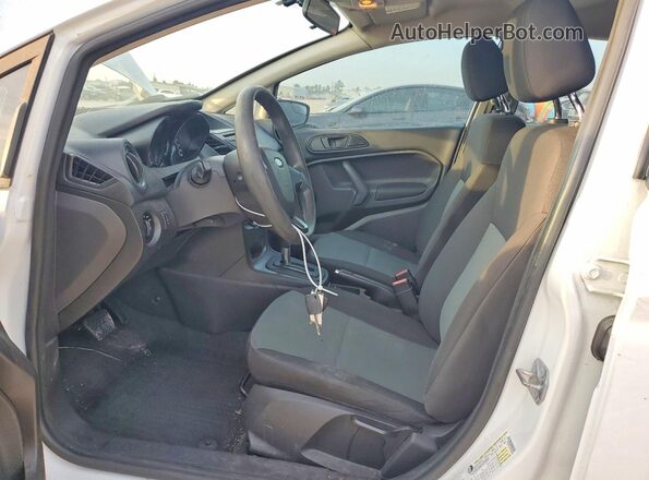 3FADP4AJ4JM104393 2018 FORD FIESTA White Widok wnętrza z przodu