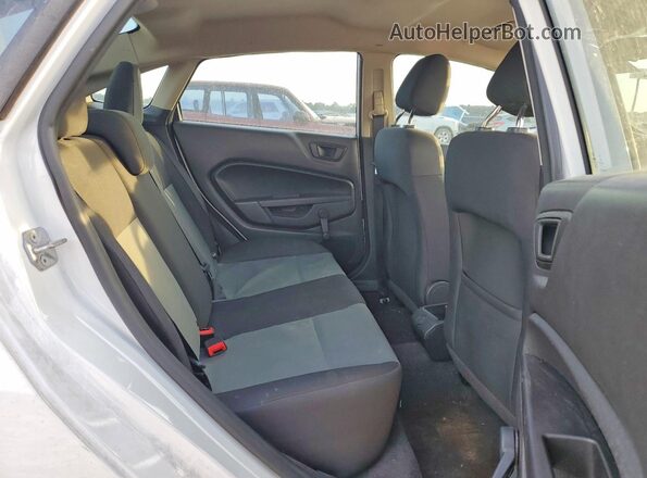 3FADP4AJ4JM104393 2018 FORD FIESTA White Widok wnętrza z tyłu