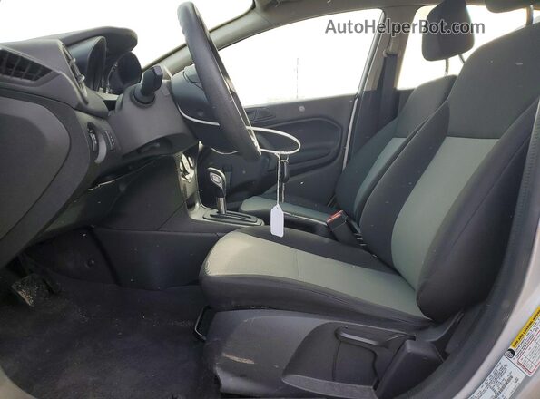 3FADP4AJ4KM126413 2019 FORD FIESTA Серебряный Вид салона спереди