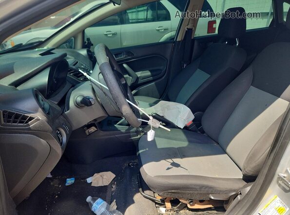3FADP4AJ5HM130348 2017 FORD FIESTA Silver Вид салону спереду