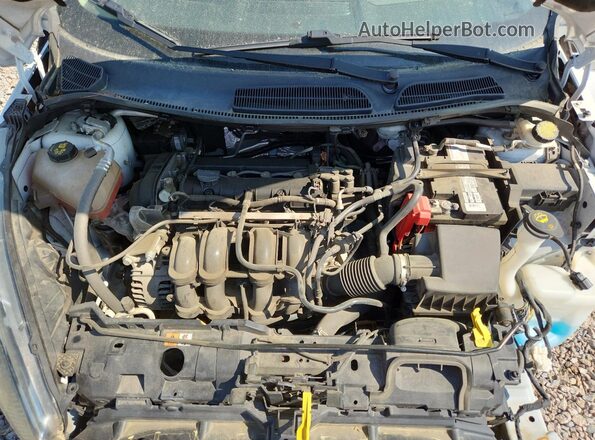 3FADP4AJ7HM103698 2017 FORD FIESTA White Widok wnętrza z tyłu