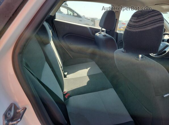 3FADP4AJ7HM103698 2017 FORD FIESTA White Widok tylnych siedzeń