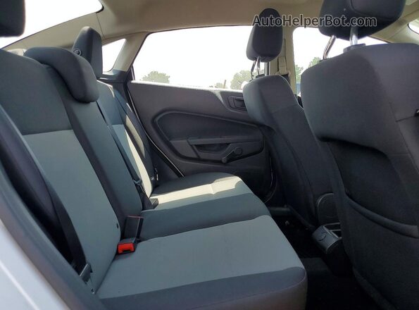 3FADP4AJ8JM100475 2018 FORD FIESTA White Widok tylnych siedzeń
