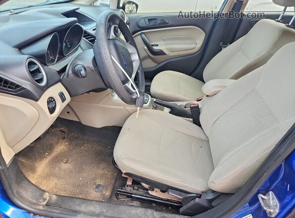 3FADP4BJ0JM129757 2018 FORD FIESTA Blue Widok wnętrza z przodu