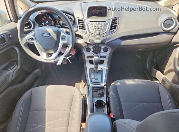 3FADP4BJ0KM138265 2019 FORD FIESTA Серебряный Вид панели приборов