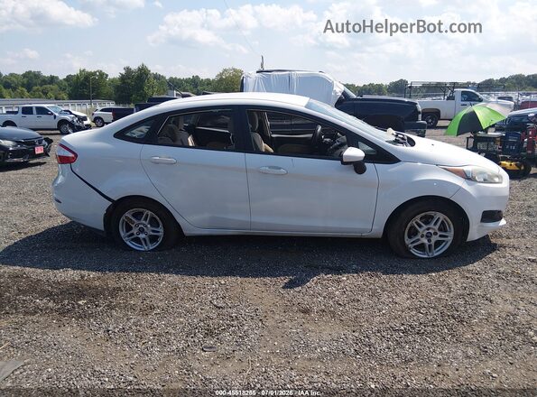 3FADP4BJ1HM131107 2017 FORD FIESTA Белый Вид задней части салона