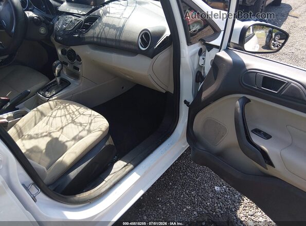 3FADP4BJ1HM131107 2017 FORD FIESTA Белый Вид салона спереди