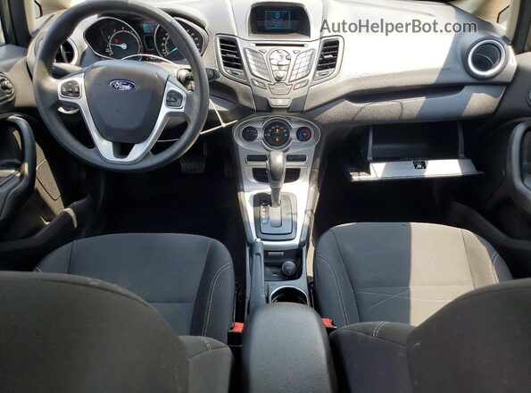 3FADP4BJ1HM139661 2017 FORD FIESTA Серый Вид панели приборов