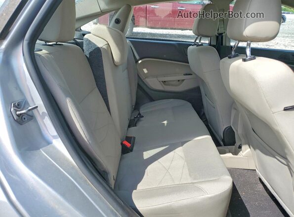 3FADP4BJ1HM156833 2017 FORD FIESTA Silver Widok tylnych siedzeń