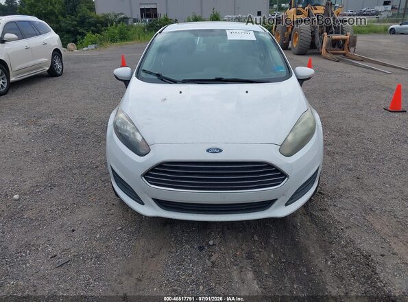 3FADP4BJ3GM158839 2016 FORD FIESTA White Front view