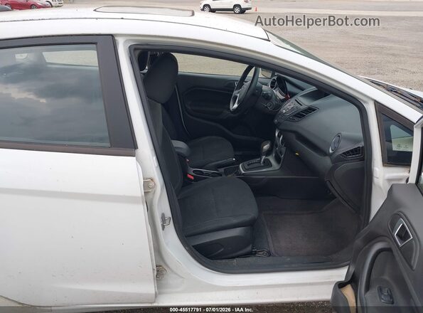 3FADP4BJ3GM158839 2016 FORD FIESTA White Front interior view
