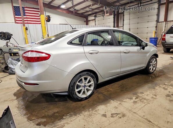 3FADP4BJ3JM123337 2018 FORD FIESTA Серебряный Задняя правая четверть