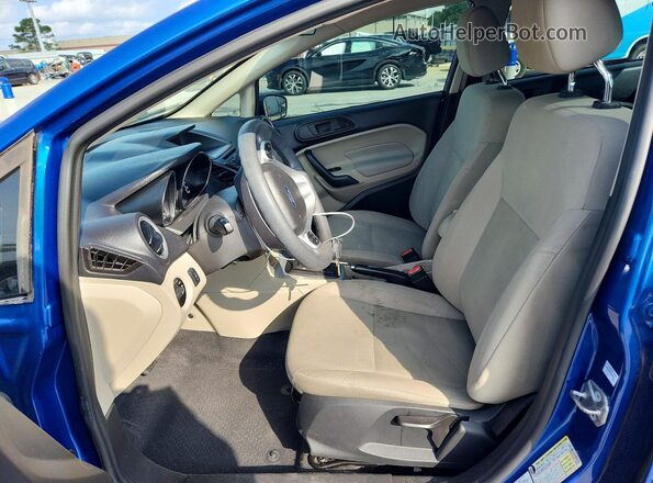 3FADP4BJ4JM129745 2018 FORD FIESTA Синий Вид салона спереди