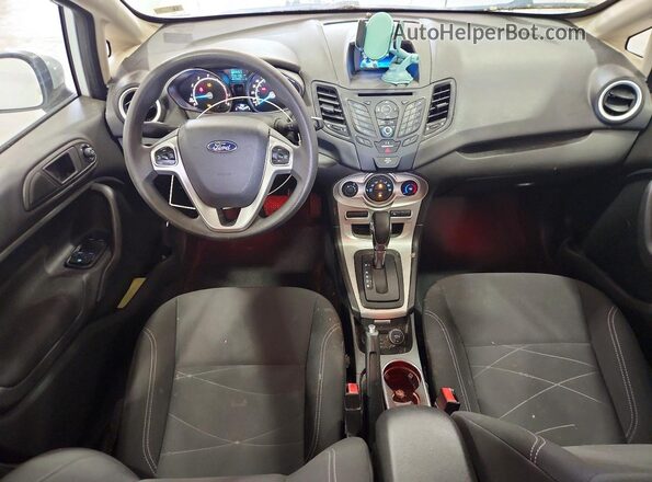 3FADP4BJ4JM132922 2018 FORD FIESTA White Dashboard view