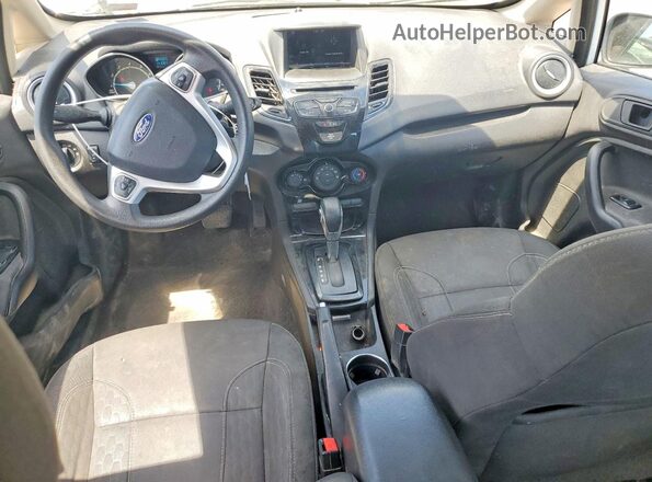 3FADP4BJ5KM124362 2019 FORD FIESTA Белый Вид панели приборов