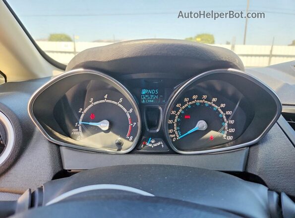 3FADP4BJ6JM112302 2018 FORD FIESTA Red Սարքավորումների վահանակի տեսք
