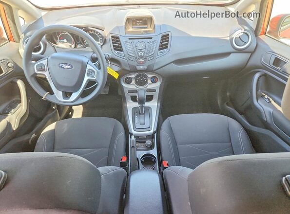 3FADP4BJ6JM112302 2018 FORD FIESTA Red Առջևի վահանակի տեսք