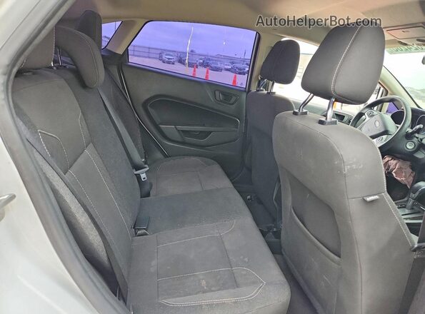 3FADP4BJ6KM106808 2019 FORD FIESTA White Widok tylnych siedzeń