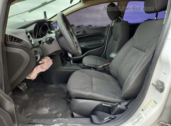 3FADP4BJ6KM106808 2019 FORD FIESTA White Widok wnętrza z przodu