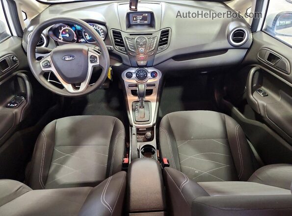 3FADP4BJ6KM129084 2019 FORD FIESTA Белый Вид панели приборов
