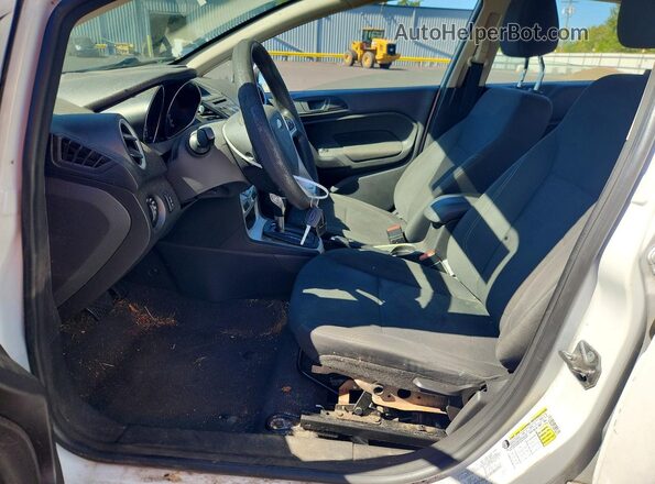 3FADP4BJ7HM129510 2017 FORD FIESTA Белый Вид салона спереди