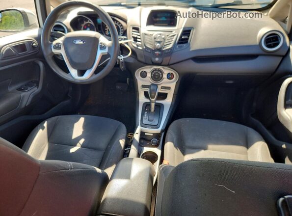 3FADP4BJ7HM129510 2017 FORD FIESTA Белый Вид панели приборов