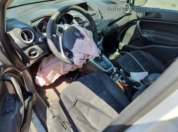 3FADP4BJ7JM118836 2018 FORD FIESTA White Առջևի վահանակի տեսք